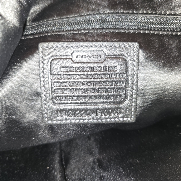 Coach NWT Authentic Black Leather Shoulder Bag, Turnlock Pocket - Picture 9 of 12